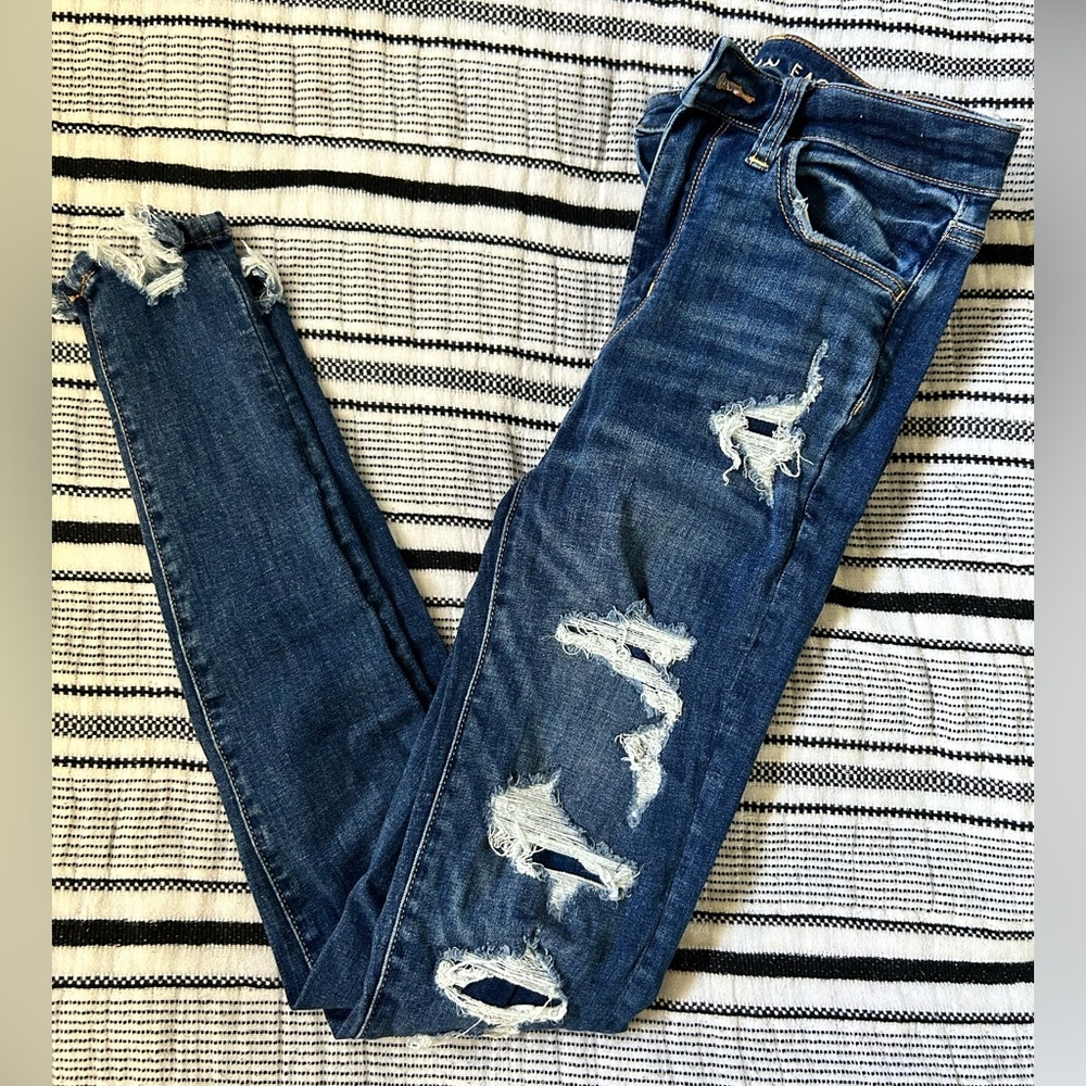 Woman’s American Eagle Jeans.